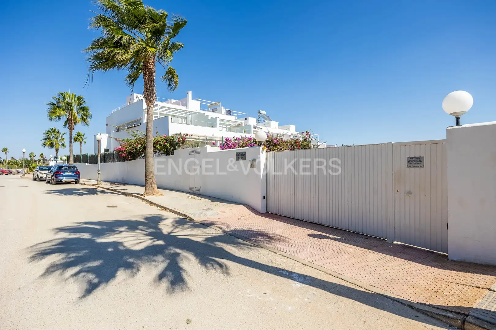 Vista exterior de Casa o xalet de lloguer en Conil de la Frontera amb Calefacció, Jardí privat i Terrassa