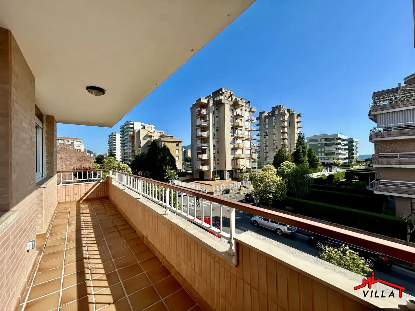 Außenansicht von Wohnung zum Verkauf in Laredo mit Heizung und Terrasse