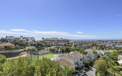 Vista exterior de Apartament en venda en Mijas amb Aire condicionat, Terrassa i Piscina