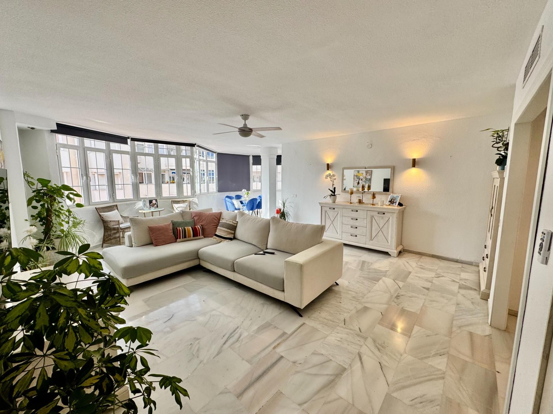 Living room of Flat for sale in Mijas  with Air Conditioner, Heating and Terrace