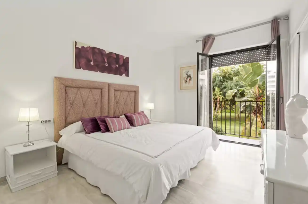 Dormitori de Apartament de lloguer en Marbella amb Aire condicionat, Calefacció i Parquet