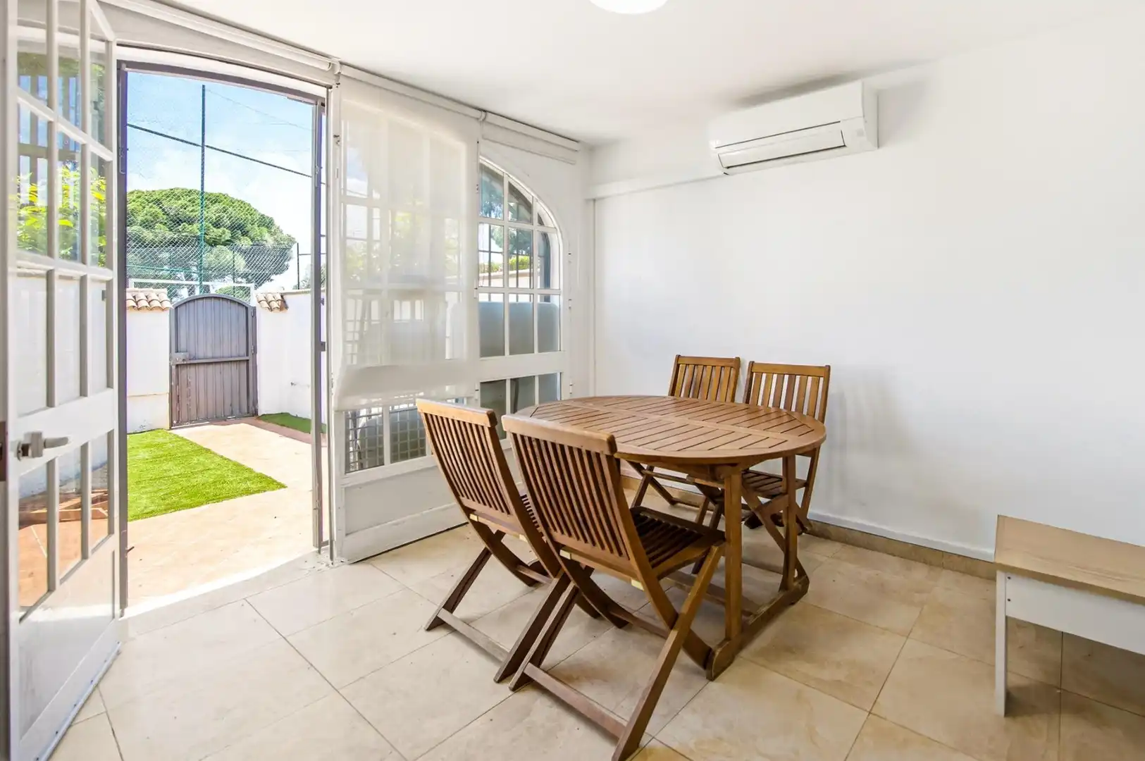 Terraza de Casa o chalet en venta en Chiclana de la Frontera con Aire acondicionado, Calefacción y Jardín privado