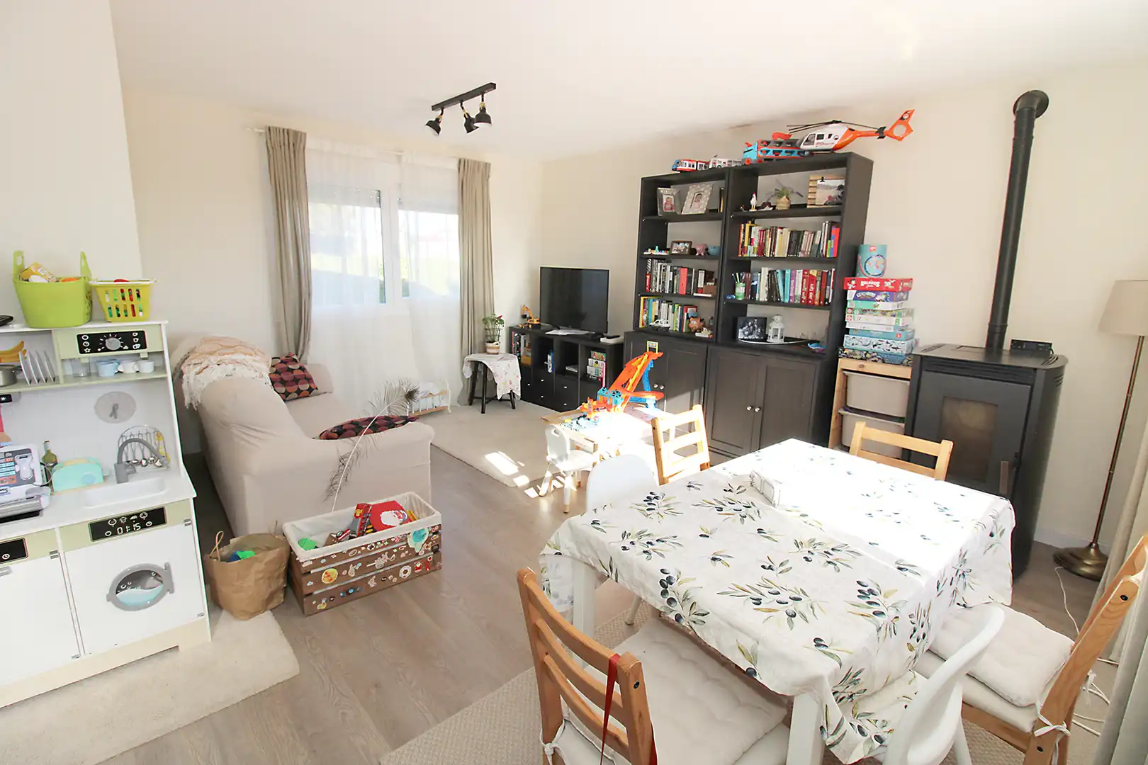 Living room of Houses for sale in Torremocha de Jarama  with Air Conditioner, Heating and Private garden