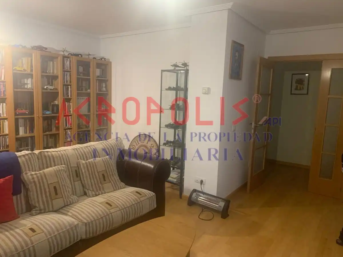 Habitación de Piso de alquiler en León Capital  con Amueblado