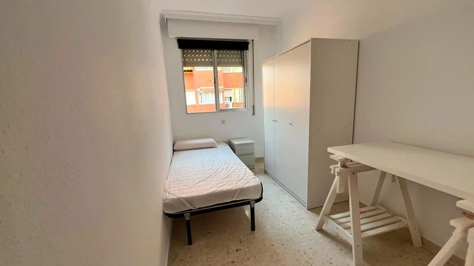 Dormitori de Pis per a compartir en Sevilla amb Aire condicionat, Terrassa i Moblat