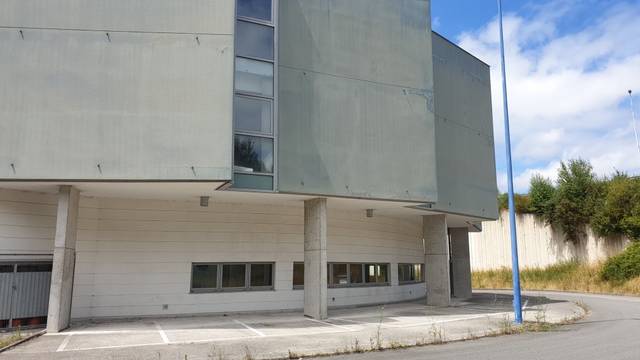Oficina en Venta en Ledoño, Culleredo (La Coruña) España, -1 en Parroquias rurales
