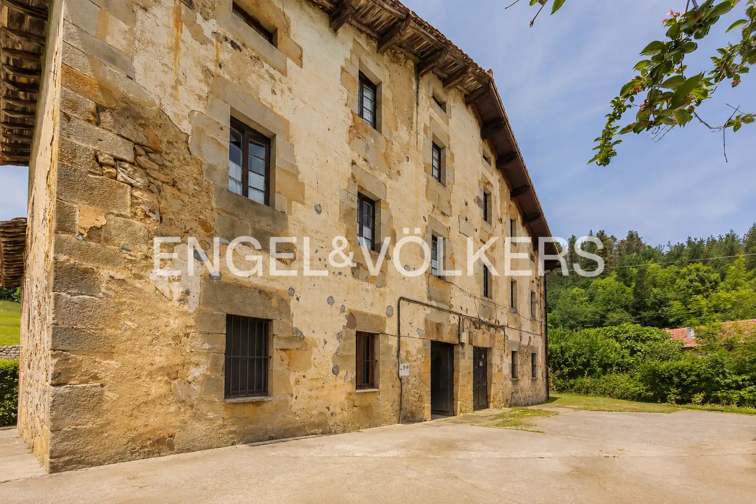Vista exterior de Casa adosada en venta en Elorrio con Calefacción y Jardín privado