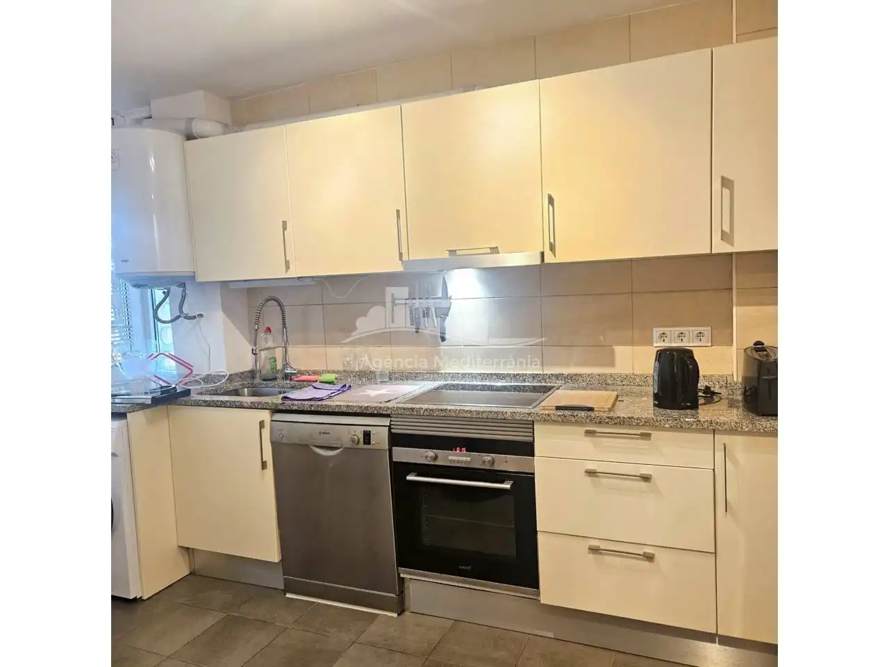 Küche von Wohnung zum Verkauf in Castell d'Aro, Platja d'Aro i s'Agaró mit Klimaanlage, Heizung und Terrasse