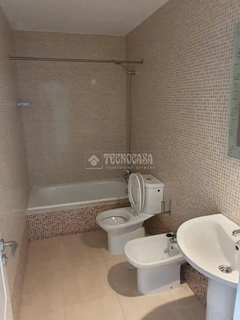 Baño de Casa adosada en venta en Palomares del Río con Aire acondicionado