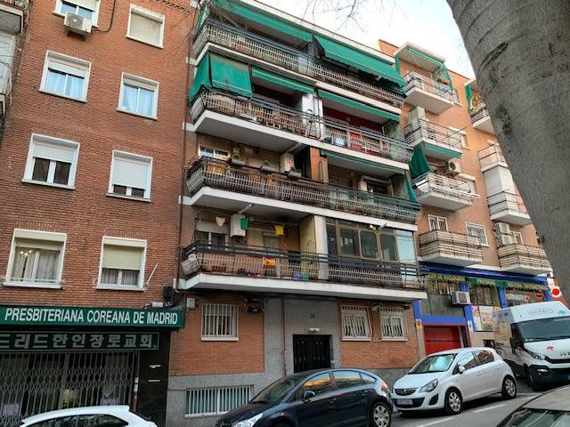 Local comercial en Venta en C/ José María Pereda en Ventas