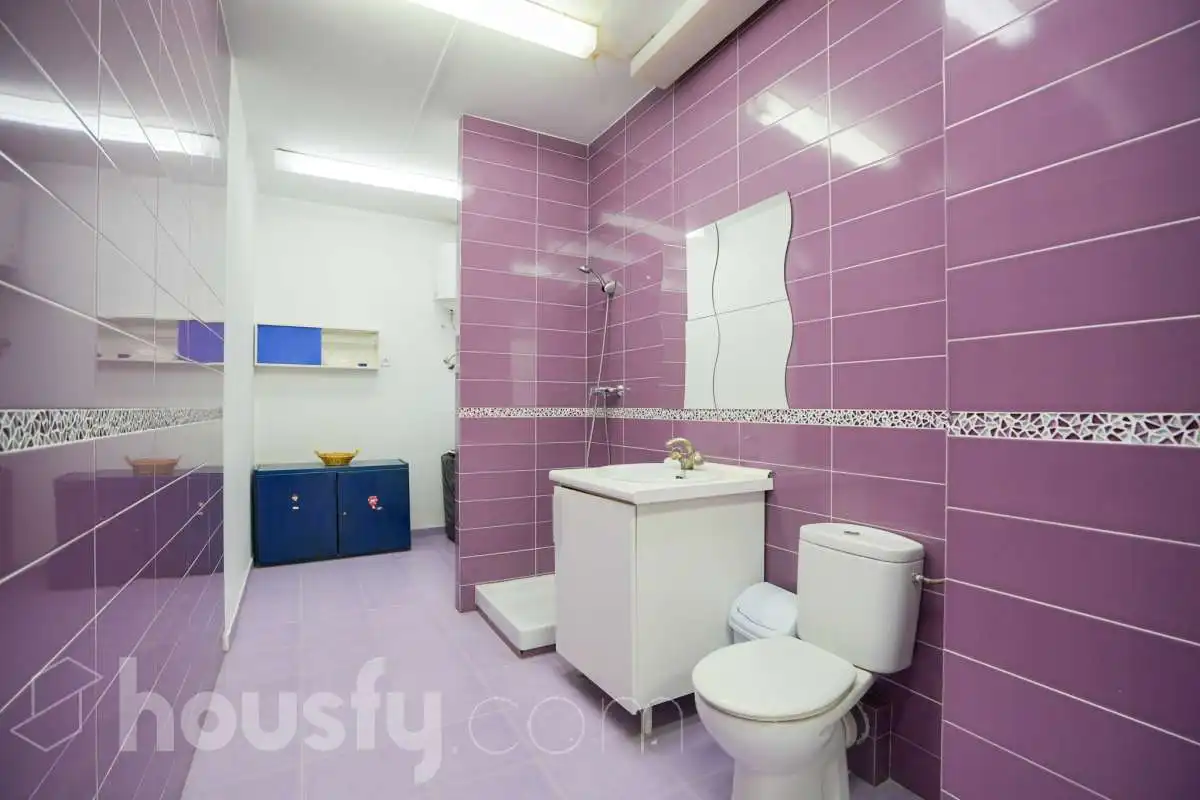 Baño de Local en venta en Madrid con Aire acondicionado