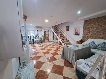 Casa en venta en Nuevo Parque - Los Rosales - Tráfico Pesado