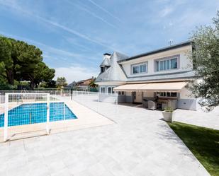 Piscina de Casa o xalet en venda en Villaviciosa de Odón amb Aire condicionat, Terrassa i Piscina