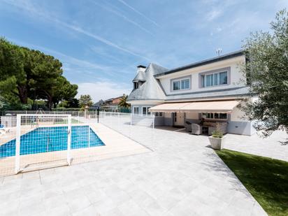 Swimming pool of House or chalet for sale in Villaviciosa de Odón  with Air Conditioner, Heating and Private garden