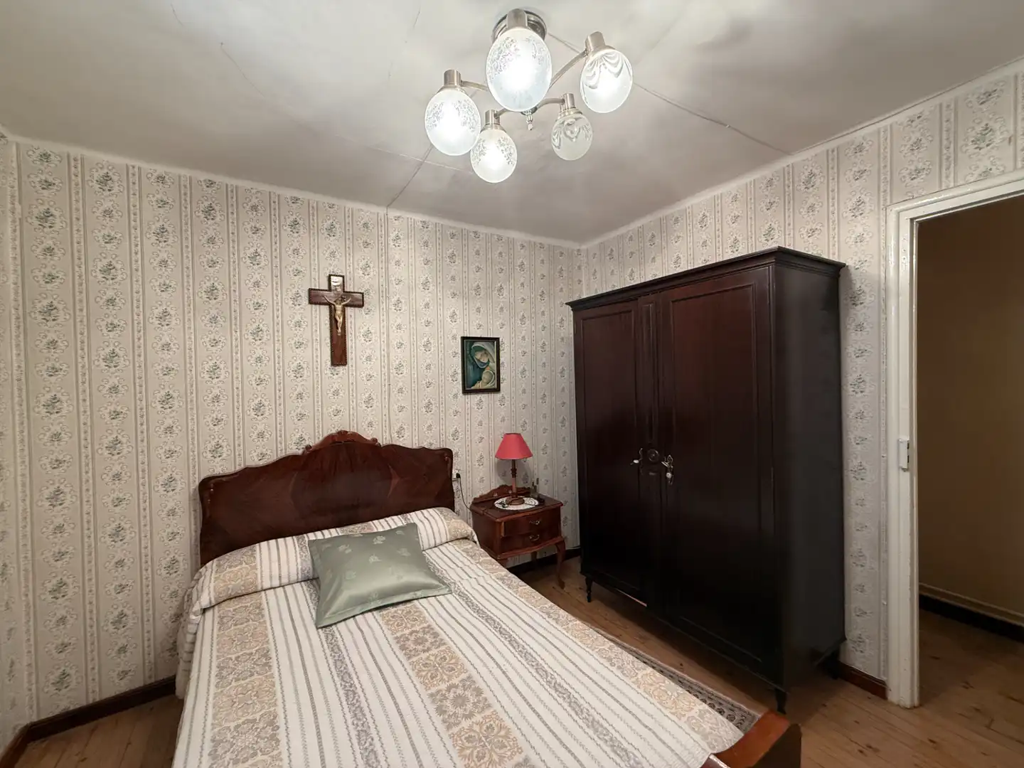 Habitación de Finca rústica en venta en Perales con Calefacción, Amueblado y Horno