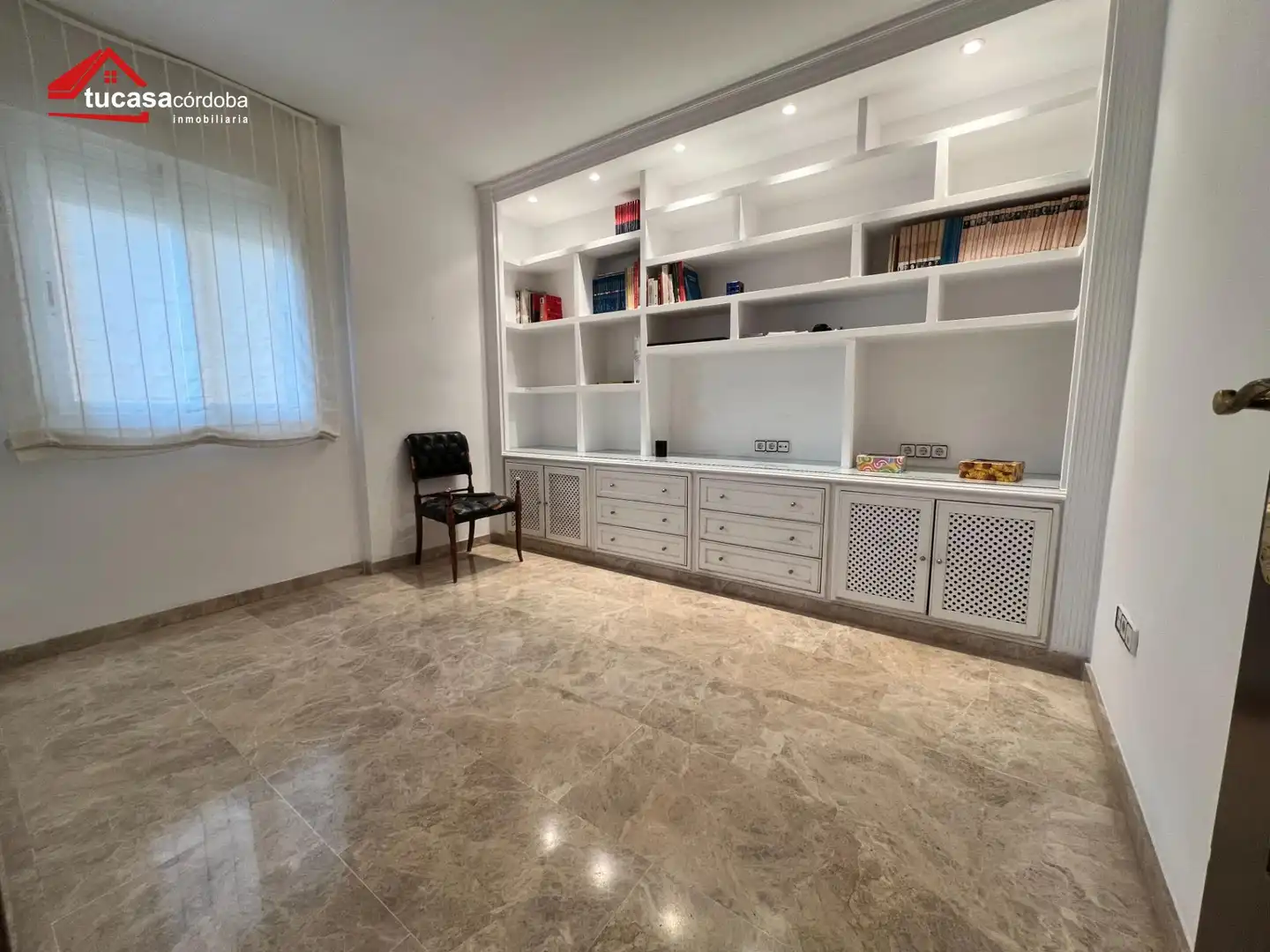 Sala d'estar de Àtic en venda en Córdoba amb Terrassa i Traster