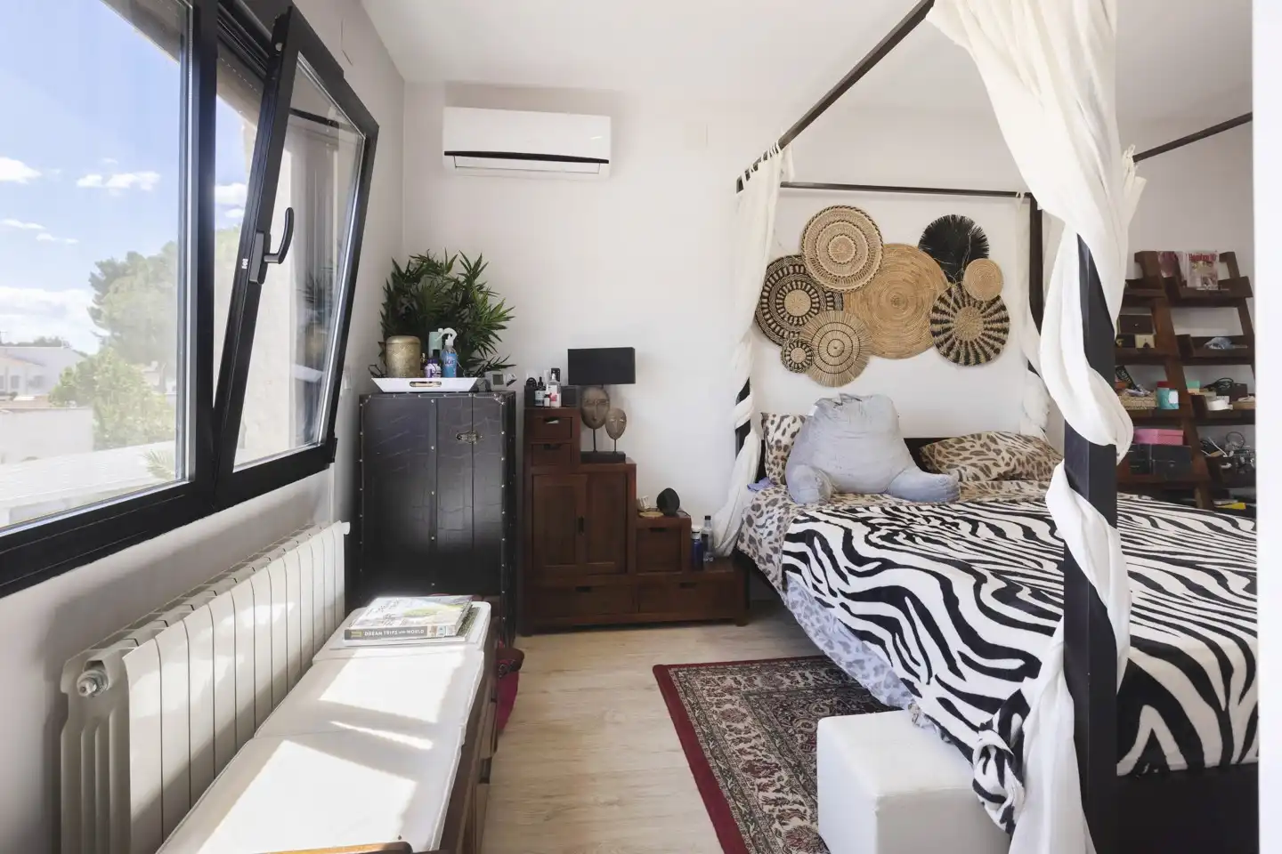 Habitación de Casa adosada en venta en L'Eliana con Aire acondicionado y Jardín privado