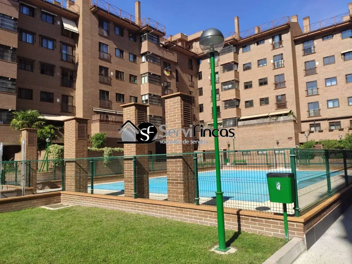 Vista exterior de Piso de alquiler en Madrid con Aire acondicionado, Calefacción y Trastero