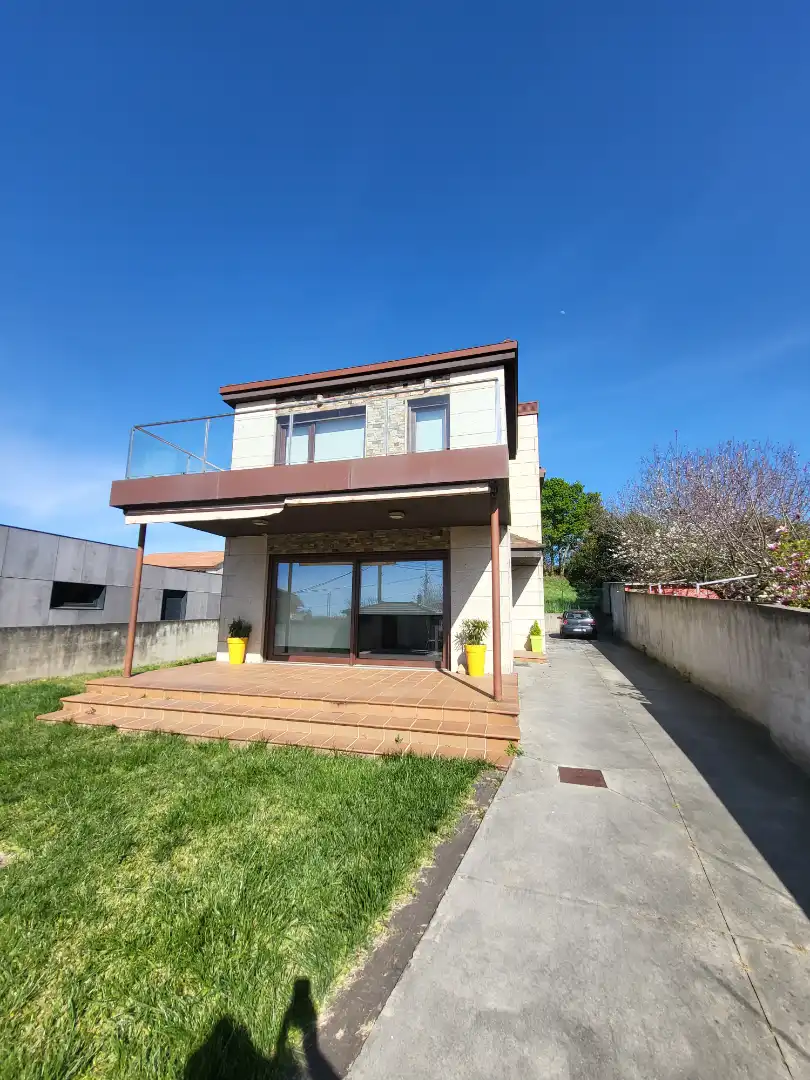 Vista exterior de Casa o chalet en venta en Vigo  con Calefacción, Jardín privado y Terraza