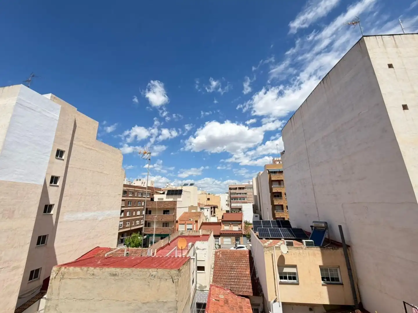Vista exterior de Estudio en venta en Torrevieja con Terraza, Amueblado y Balcón