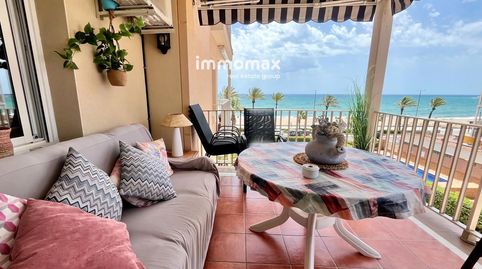 Primera línea de mar con terraza y piscina vive el Mediterráneo todo el año