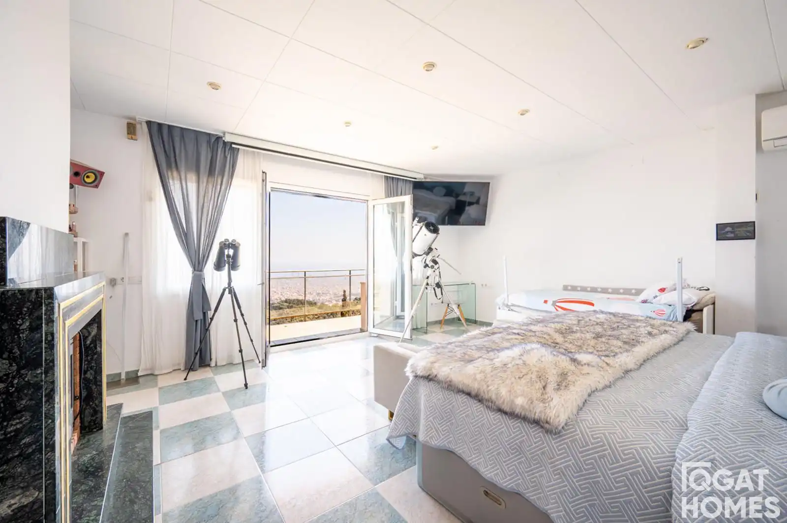 Dormitori de Casa o xalet en venda en Barcelona amb Aire condicionat, Calefacció i Jardí privat