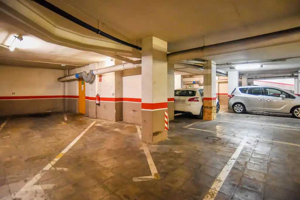 Aparcament de Garatge en venda en Centre - Sant Oleguer