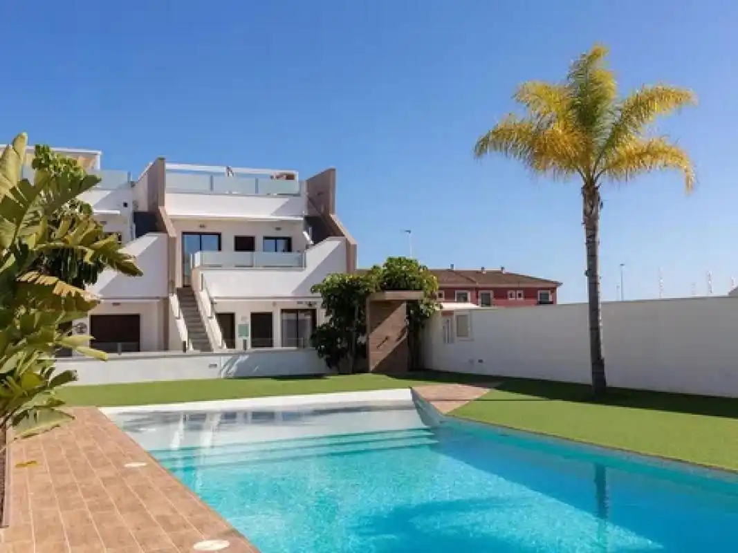 Apartament amb piscina en venda a Pilar de la Horadada ciudad