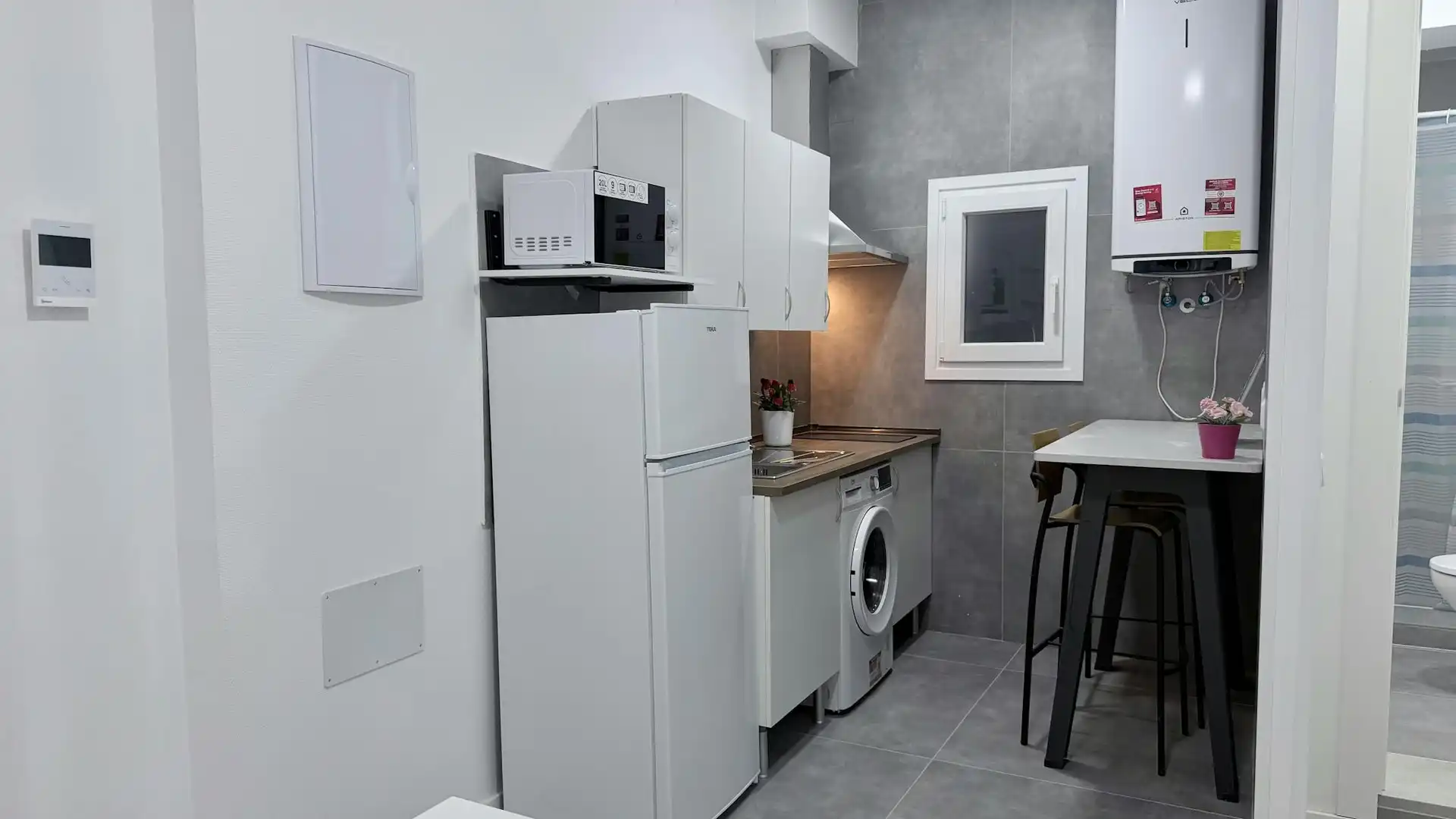 Kitchen of Flat for rent in Madrid  with Air Conditioner, Heating and Furnished