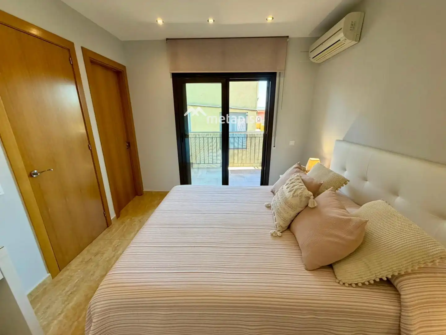 Habitación de Casa adosada en venta en Santa Margarida I Els Monjos con Aire acondicionado, Calefacción y Terraza