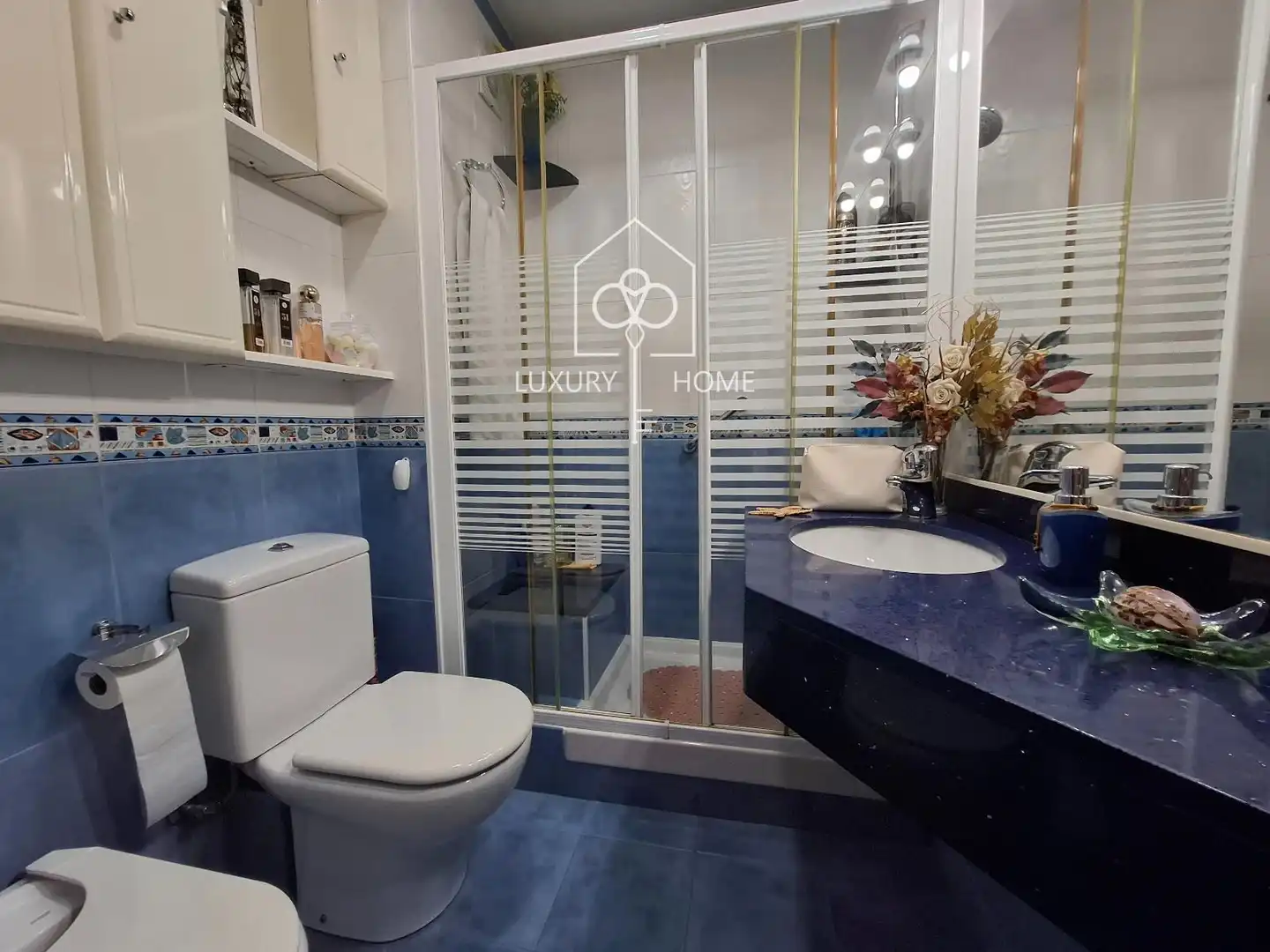 Baño de Ático en venta en L'Hospitalet de Llobregat con Aire acondicionado, Calefacción y Parquet