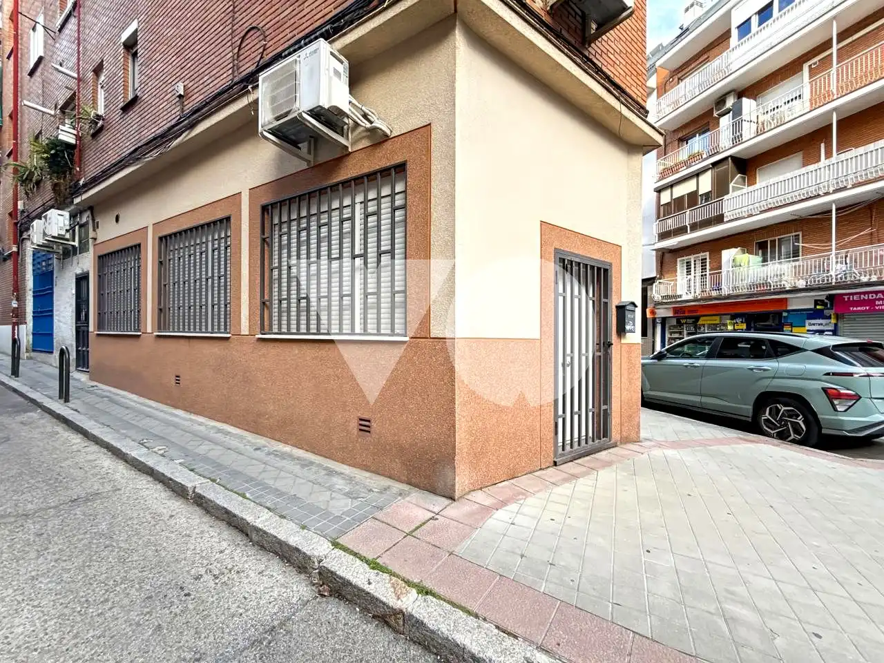 Außenansicht von Erdgeschoss zum Verkauf in Madrid mit Klimaanlage