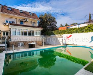 Piscina de Casa adosada en venda en Pozuelo de Alarcón amb Aire condicionat, Terrassa i Piscina