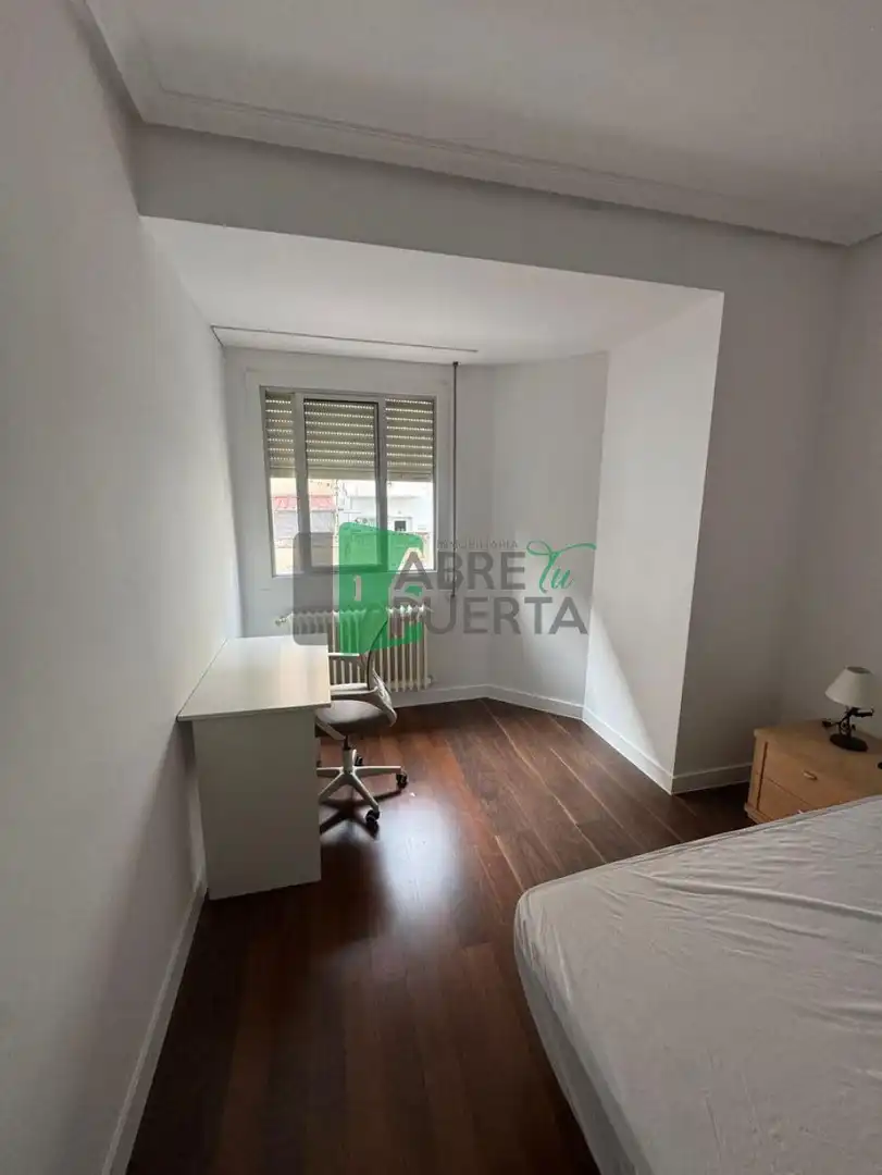 Habitación de Piso de alquiler en Ourense Capital  con Calefacción y Amueblado