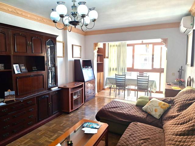 Piso en Venta en Calle Héroe de Sostoa, 57 en Parque Ayala - Jardín de la Abadía - Huelín