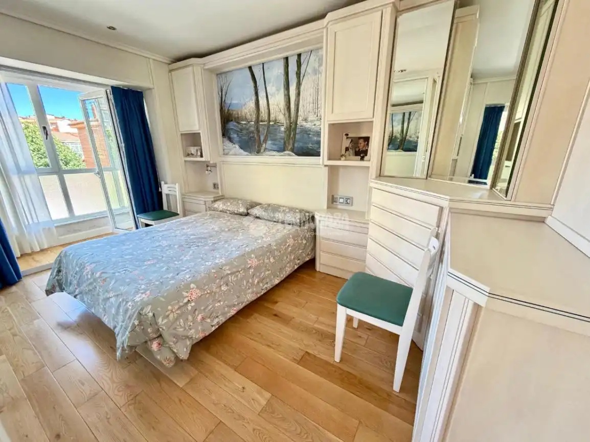 Habitación de Casa adosada en venta en León Capital  con Parquet, Terraza y Amueblado