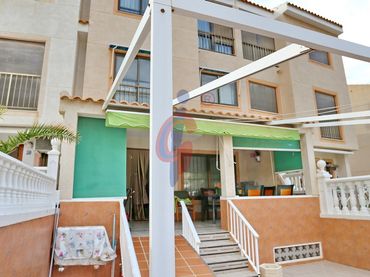 Adosado con piscina en venta en Urbanizacion Las Viñas II 51