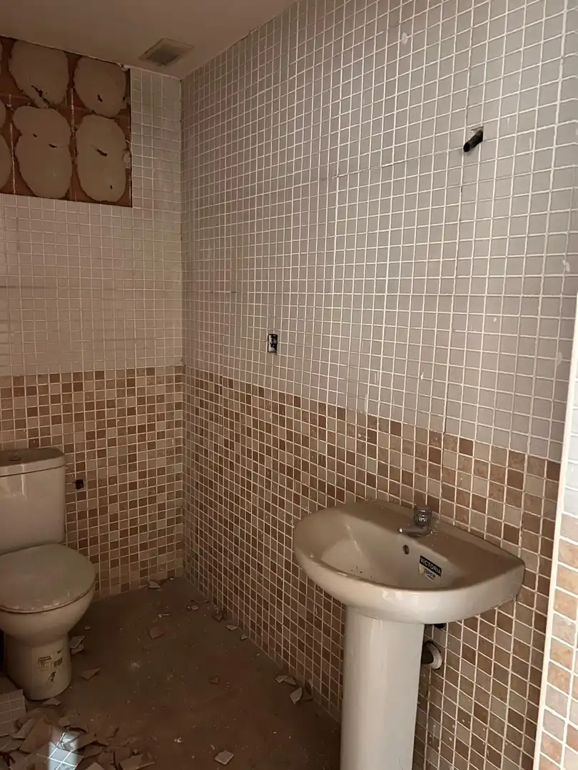 Bany de Local de lloguer en Elda