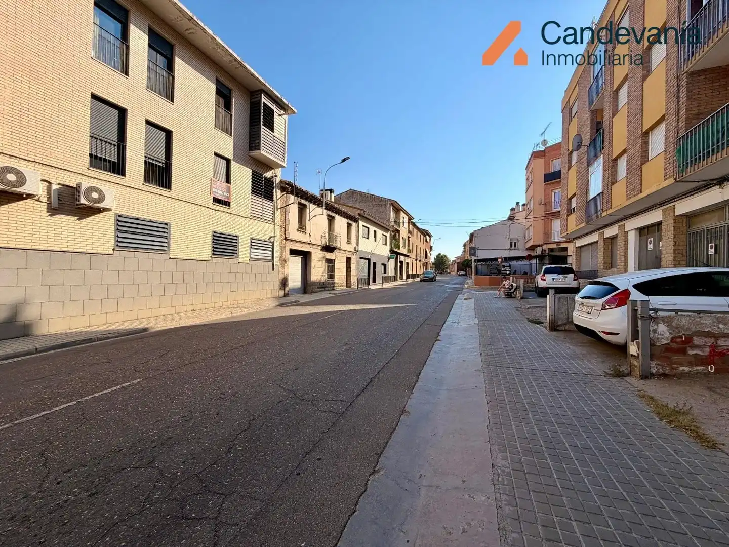 Vista exterior de Piso en venta en Zuera con Calefacción, Terraza y Horno