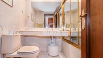 Bathroom of Flat for sale in  Madrid Capital  with Terrace and Swimming Pool
