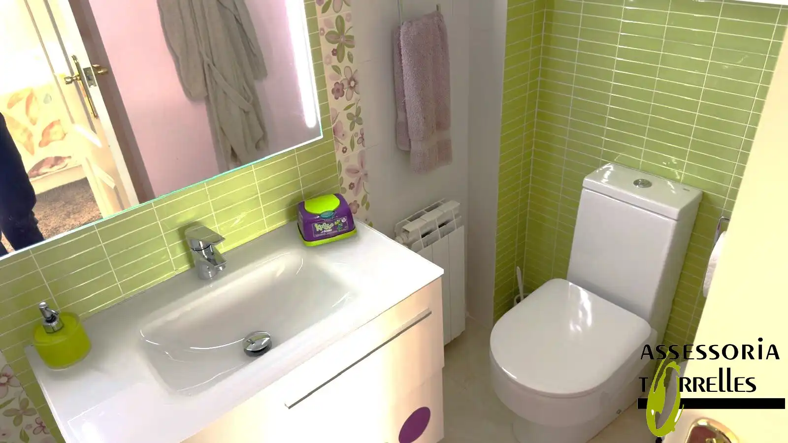 Badezimmer von Haus oder Chalet zum Verkauf in Torrelles de Llobregat mit Heizung, Privatgarten und Parkett