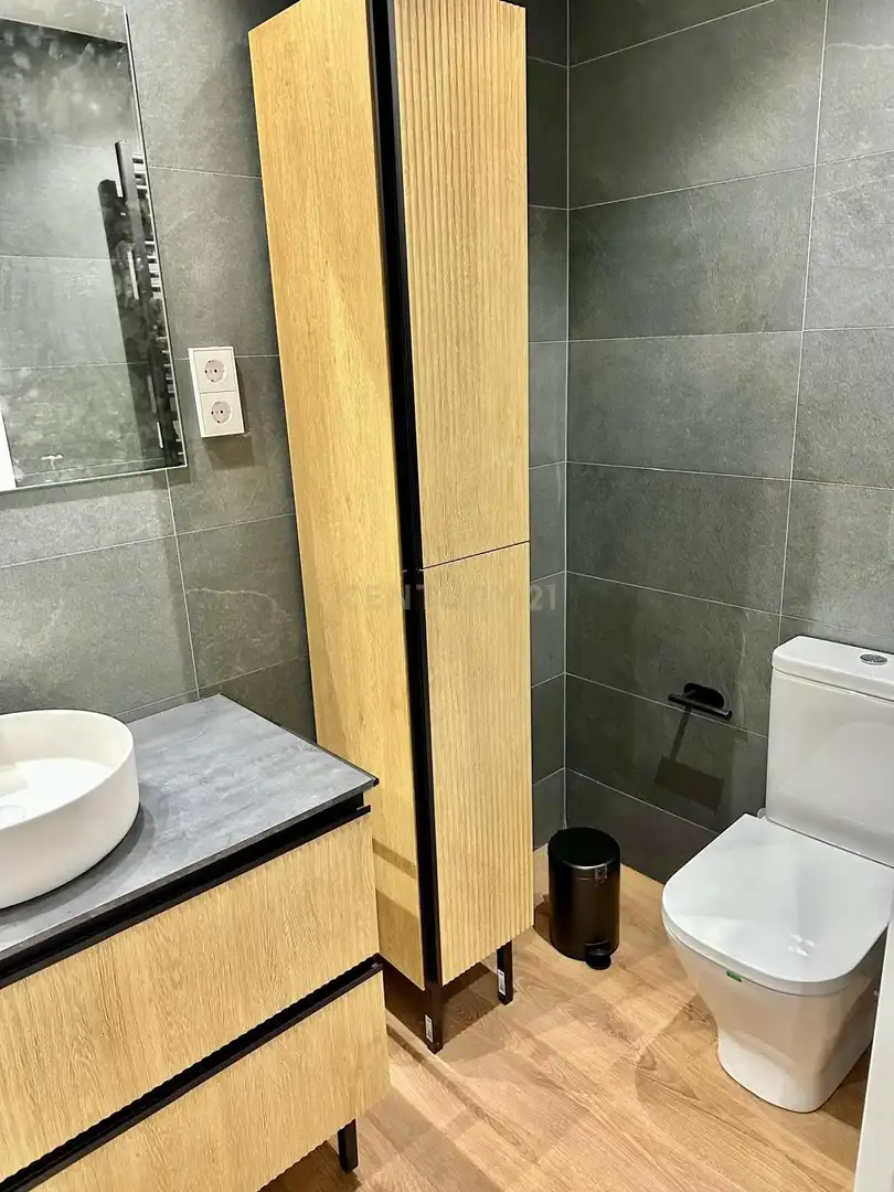 Bany de Apartament per a compartir en Madrid amb Aire condicionat, Forn i Rentadora
