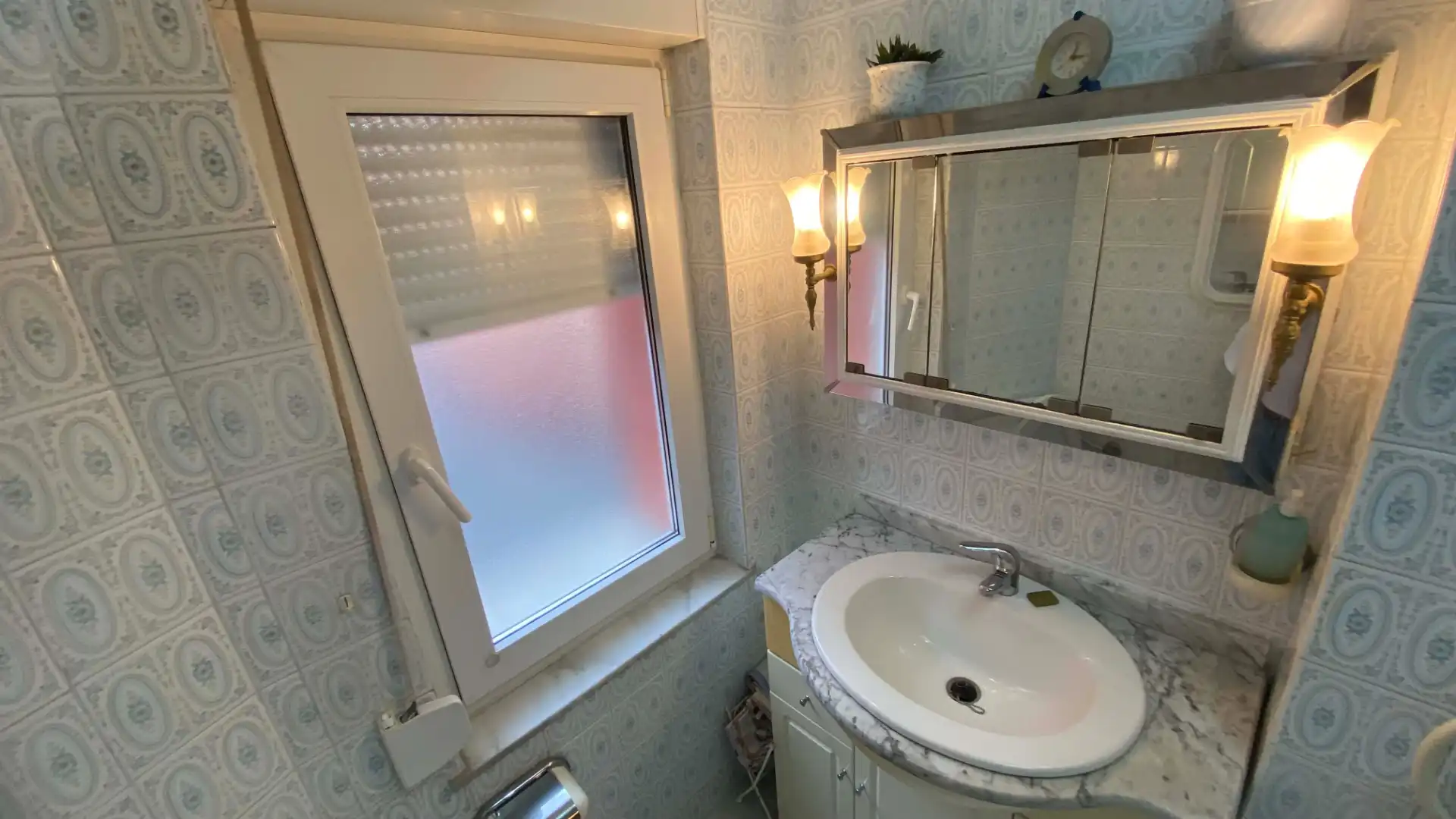 Bathroom of Flat for sale in San Martín del Rey Aurelio  with Parquet flooring, Storage room and Furnished