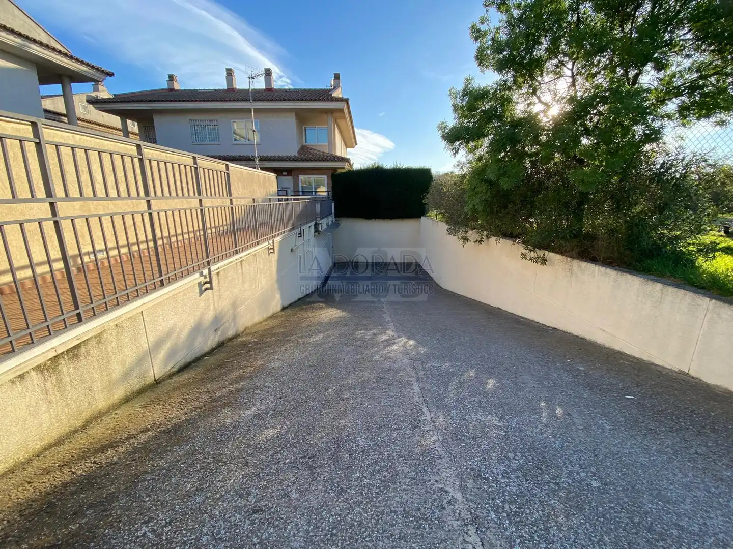 Parking de Casa adosada en venta en Cambrils con Aire acondicionado, Calefacción y Jardín privado