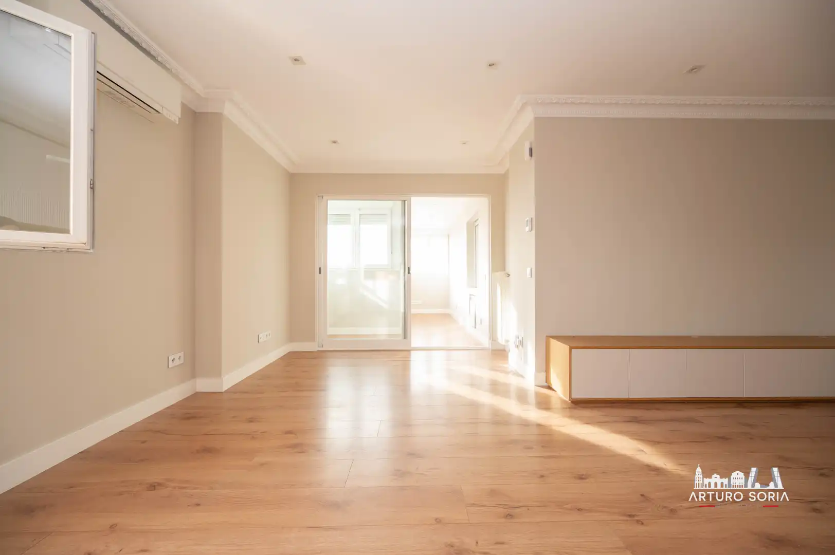 Sala de estar de Piso de alquiler en Madrid con Aire acondicionado, Trastero y Lavadora