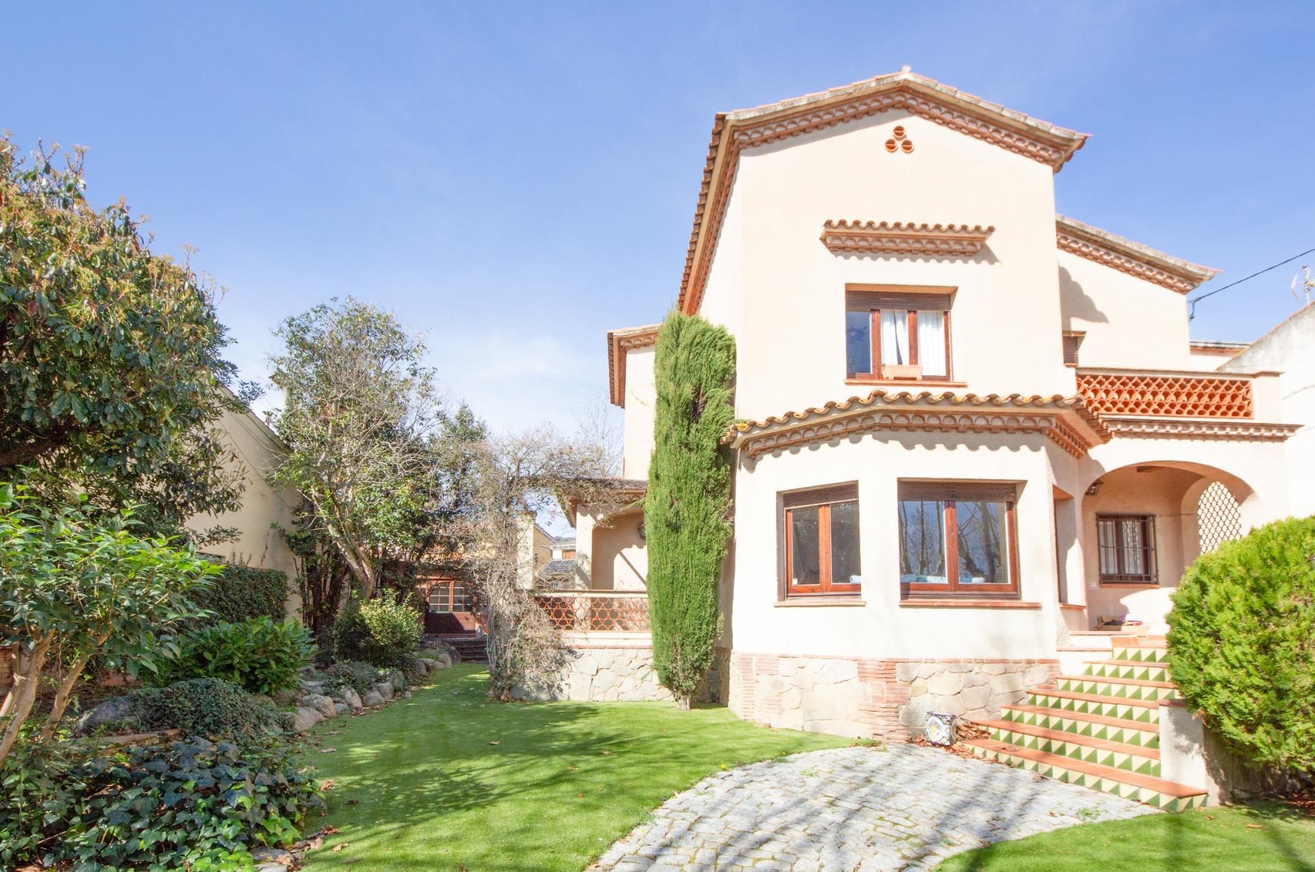 Exterior view of Houses for sale in Argentona  with Private garden and Terrace