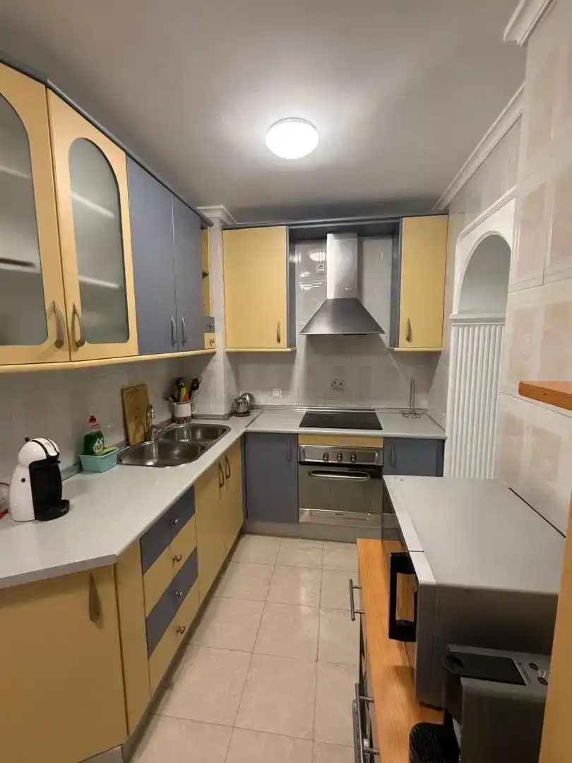 Cocina de Piso para compartir en Málaga con Aire acondicionado, Piscina y Amueblado