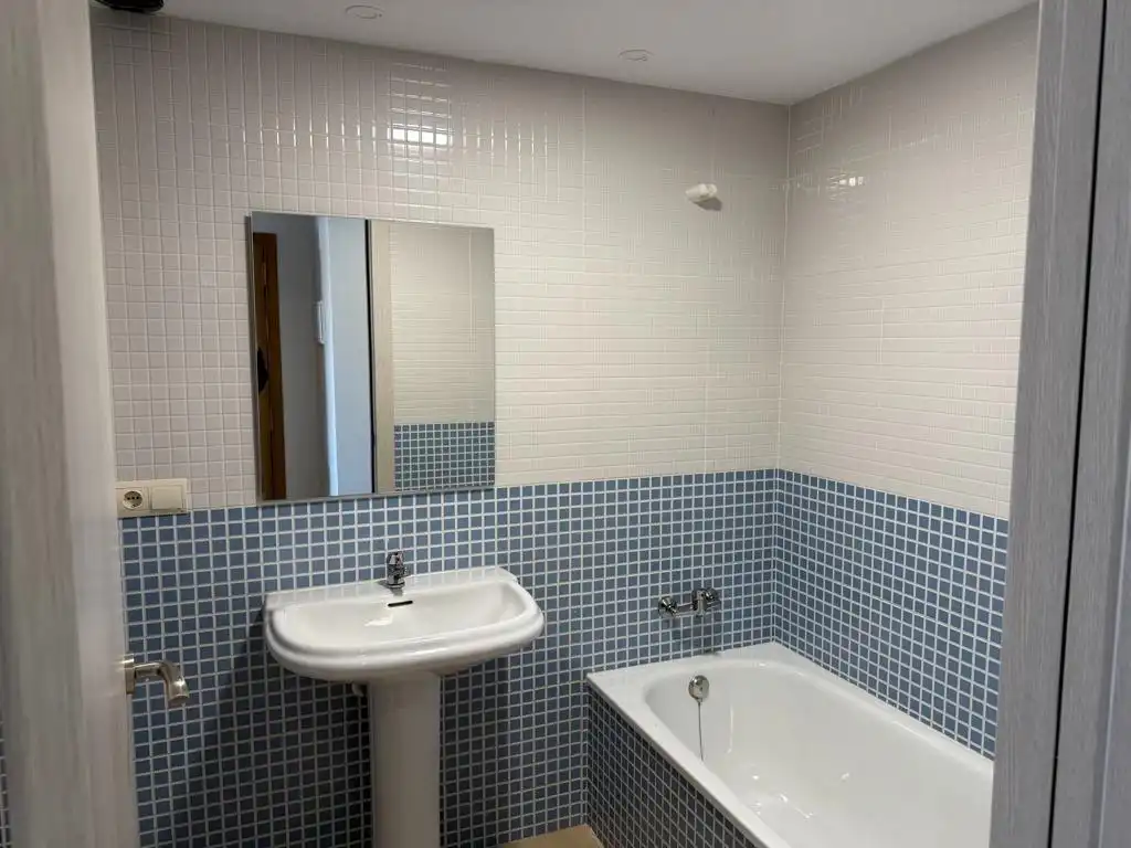 Baño de Piso en venta en Deltebre con Aire acondicionado, Terraza y Trastero