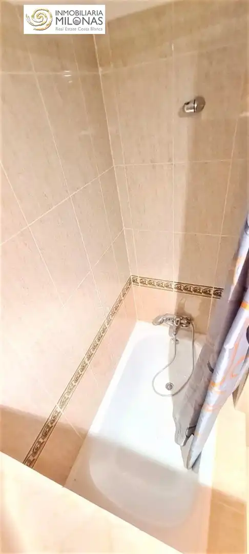 Bany de Casa o xalet en venda en L'Alfàs del Pi amb Aire condicionat, Calefacció i Jardí privat