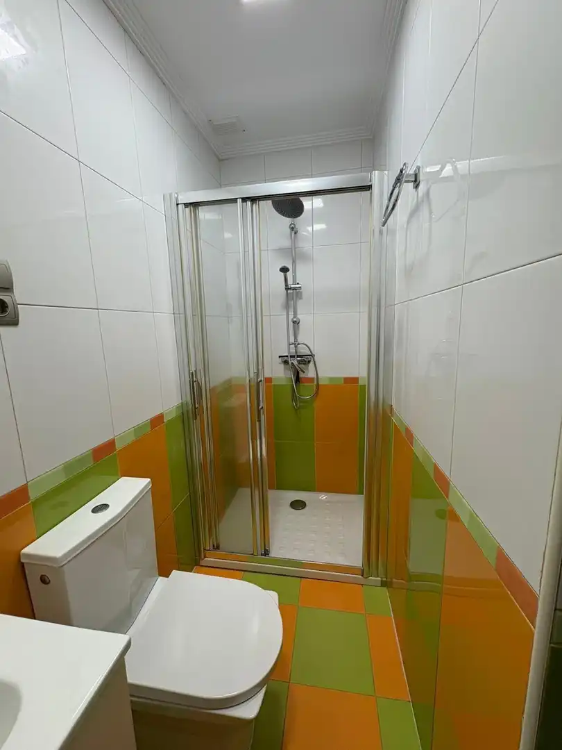 Baño de Piso de alquiler en Santander con Calefacción, Parquet y Amueblado